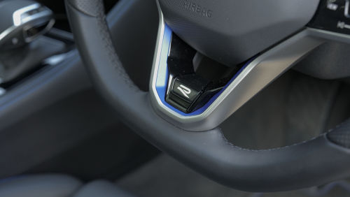 VOLKSWAGEN TOUAREG ESTATE 3.0 V6 TSI eHybrid 4Motion R 5dr Tip Auto view 9